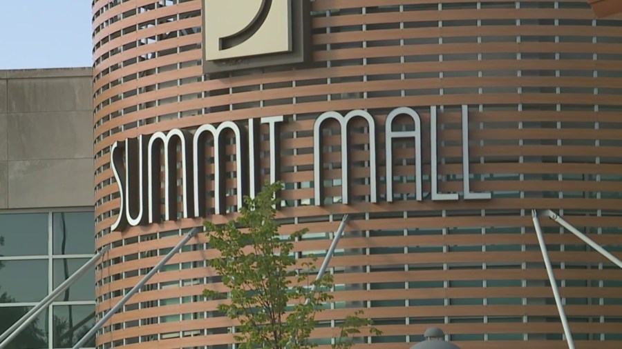 teen-in-custody-after-shooting-in-summit-mall-parking-lot:-police