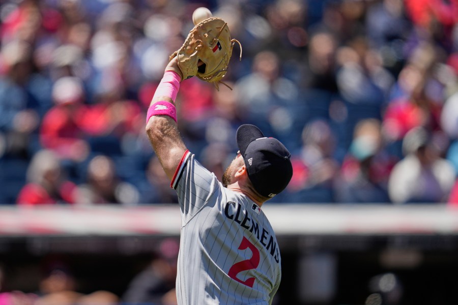 clemens-and-rojas-lead-twins-to-win-over-guardians