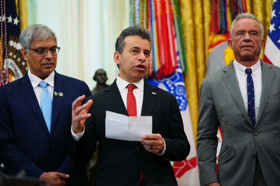 trump-fda-chief-is-leaving-after-angering-pharma-ceos,-vaping-lobbyists-and-anti-abortion-groups
