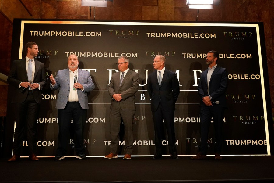 trump-mobile-says-t1-phones-will-begin-shipping-this-week