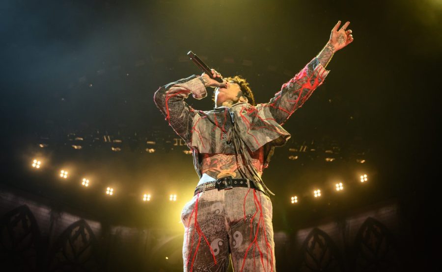 bring-me-the-horizon-singer-injured-by-phone-thrown-at-st.-louis-concert
