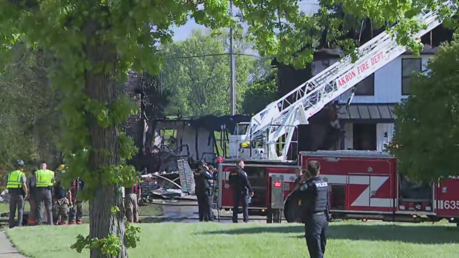 2-dead-after-small-plane-crashes-into-akron-house:-police