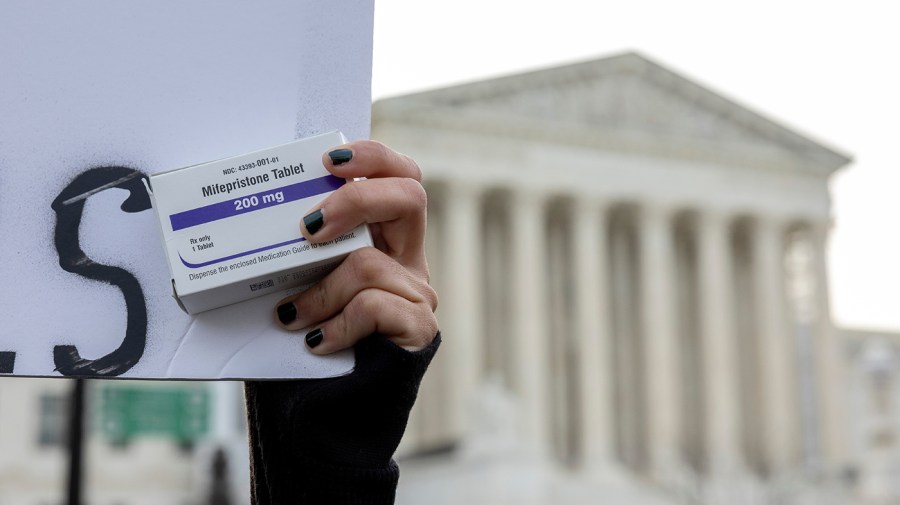 supreme-court-preserves-abortion-pill-access-over-alito,-thomas-dissents 