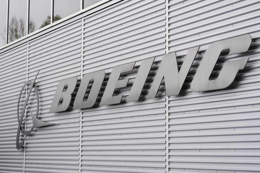 trump-and-boeing-say-china-agreed-to-buy-200-aircrafts,-reopening-key-market