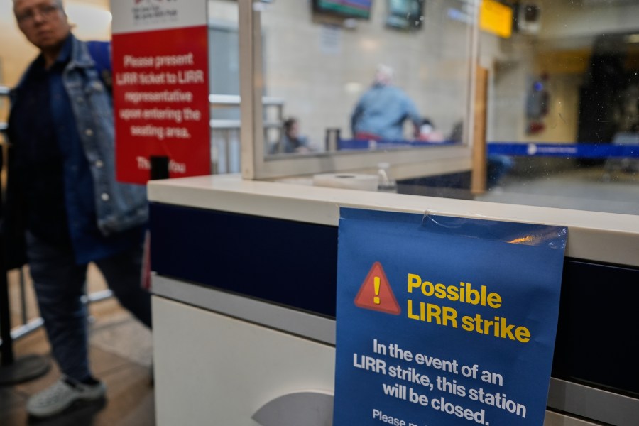 long-island-rail-road-workers-go-on-strike,-halting-busiest-us-commuter-rail-system