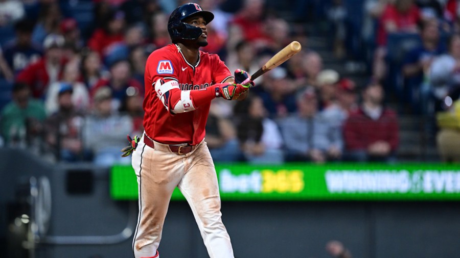 martinez-hits-go-ahead-homer,-guardians-beat-reds-7-4