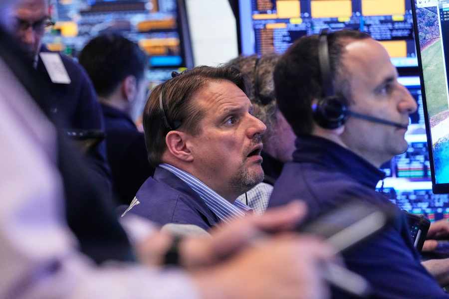 oil-prices-keep-swinging,-and-so-do-stocks-worldwide