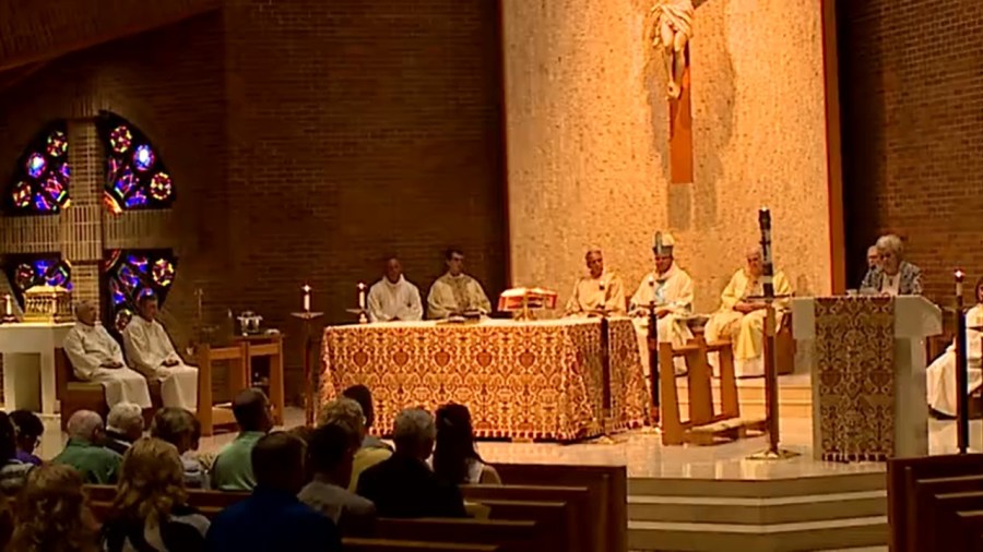 parishioners-gather-to-share-one-final-mass-at-youngstown-church