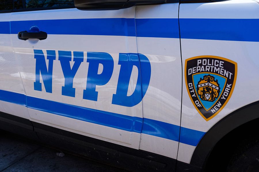 woman-dies-after-falling-into-nyc-manhole:-nypd