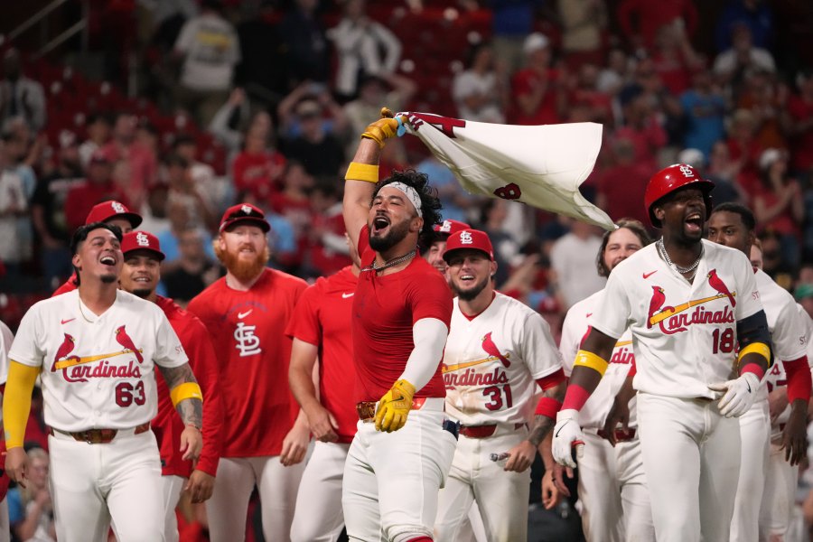 herrera’s-hr-in-the-10th-lifts-cardinals-past-pirates,-9-6