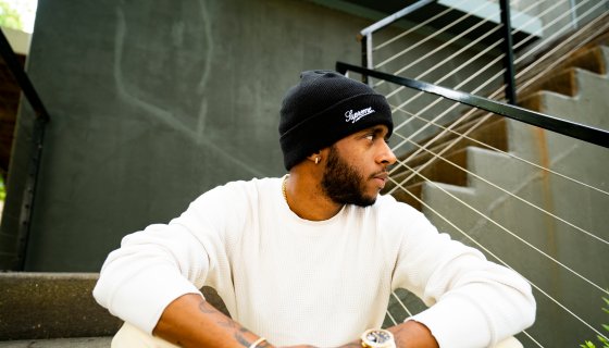 6lack-reveals-the-meaning-behind-his-new-album-title-‘love-is-the-new-gangsta’