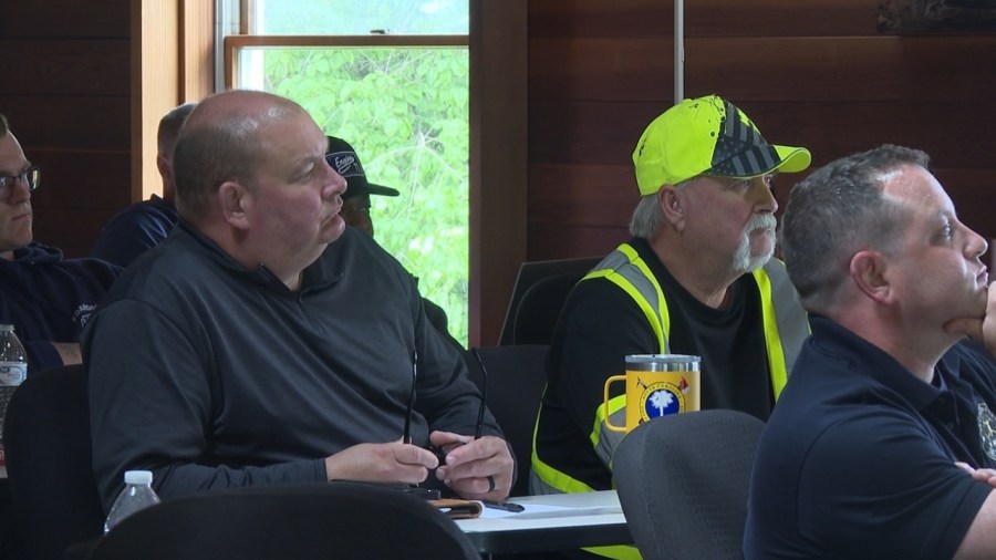 local-first-responders-train-with-airbase-on-drones,-emergencies