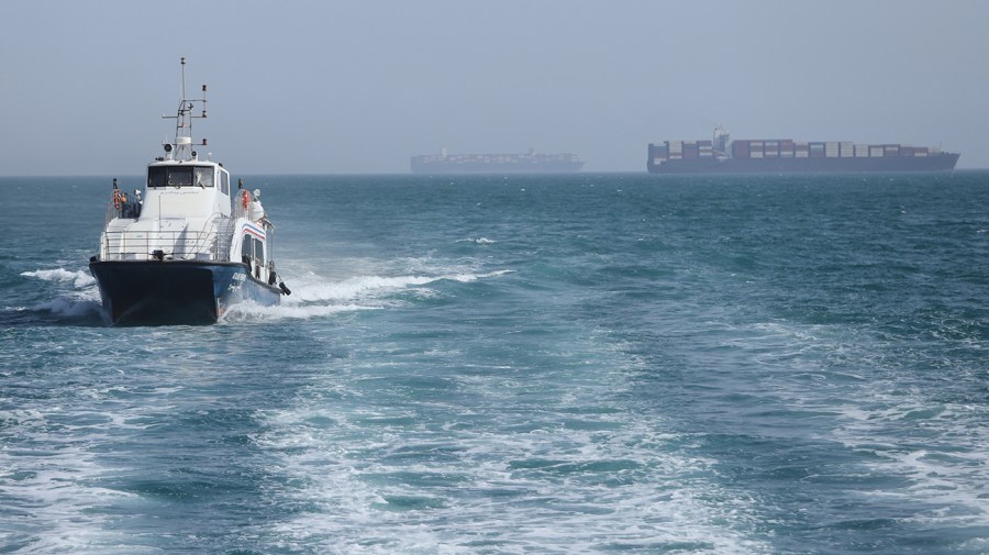 trump-faces-growing-pressure-to-reopen-hormuz-strait-—-one-way-or-another