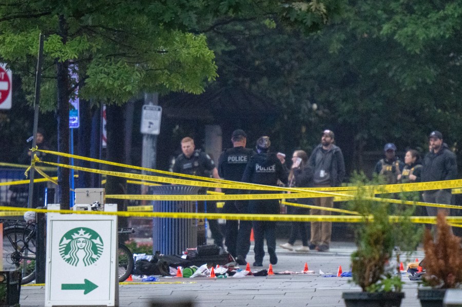 gunman-fatally-shot,-bystander-wounded-outside-white-house