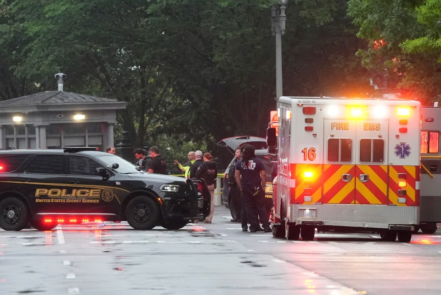 suspect-dead-after-opening-fire-near-white-house-security-checkpoint,-secret-service-says