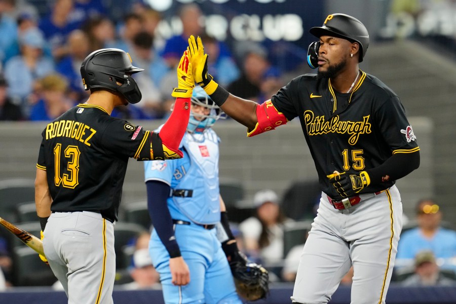 valdez-hits-first-career-hr-as-pirates-beat-blue-jays