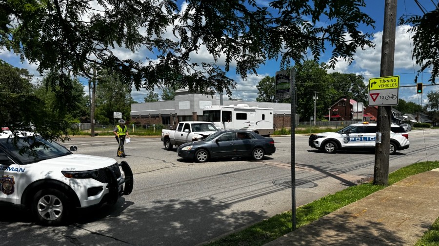3-sent-to-hospital-after-2-vehicle-crash-in-boardman