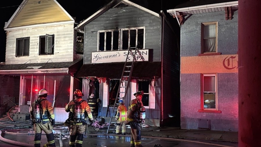 crews-battle-fire-at-new-castle-storefront