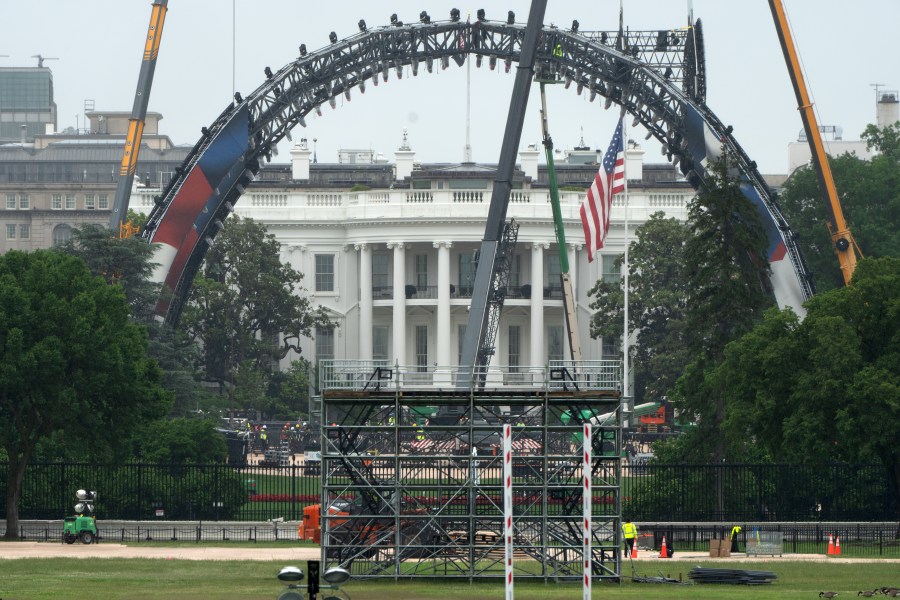 ufc-ring-construction-work-starts-at-white-house-to-celebrate-trump’s-birthday