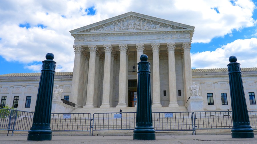 supreme-court-sides-with-trump-in-dispute-over-immigration-judges’-speech-restrictions