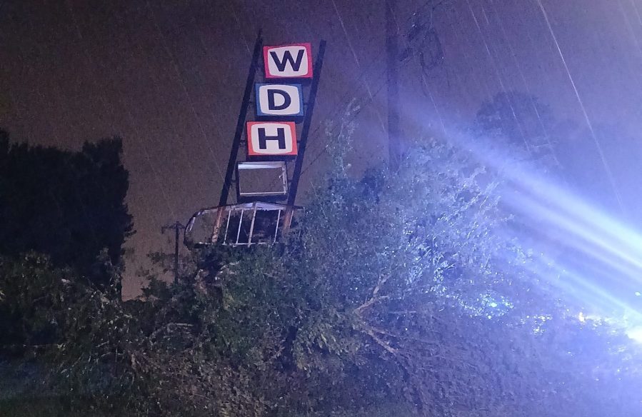 video:-tornado-hits-alabama-news-station