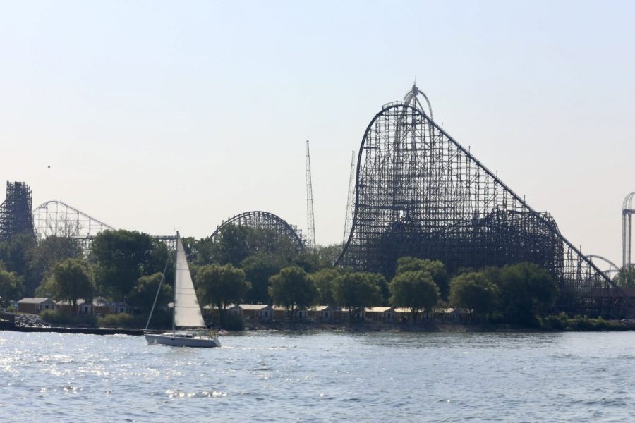 cedar-point-guest-gets-lifetime-ban-from-six-flags-parks-for-roller-coaster-stunt