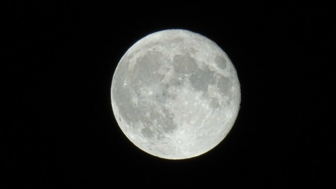why-is-this-weekend’s-full-moon-called-a-‘blue-moon’?