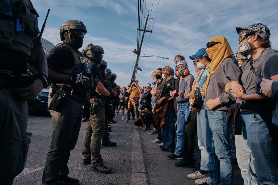 6-protesters-arrested-after-clash-with-ice-officers-outside-a-new-jersey-detention-center