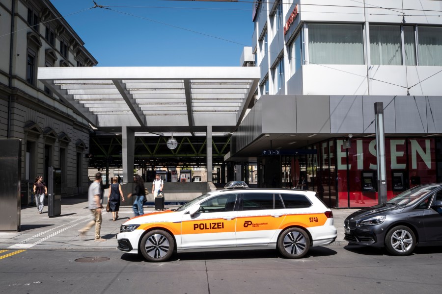 man-stabs-3-people-at-swiss-train-station-in-what-authorities-call-an-‘act-of-terror’