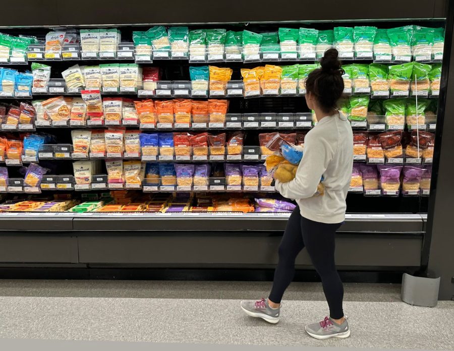 inflation-gauge-hits-multiyear-high-as-american-consumer-confidence-slides