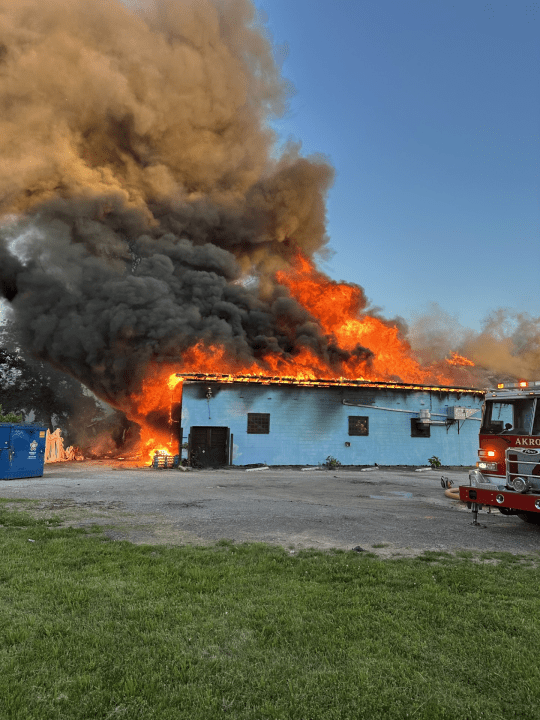 heavy-smoke-leads-crews-to-fire-at-akron-market