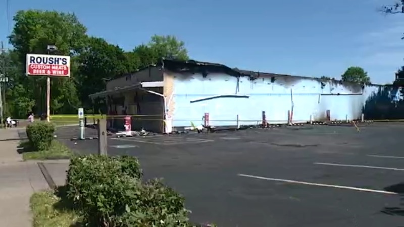 wanted-man-accused-of-setting-roush’s-market-on-fire-in-akron-found-two-blocks-from-store