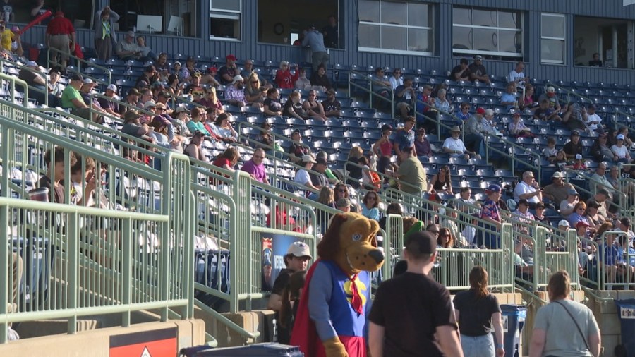 locals-pack-the-stands-for-the-mahoning-valley-scrappers’-first-game-of-the-season