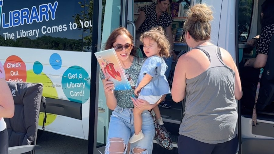 walnut-grove-playground-hosts-story-time-event-with-food,-coffee-trucks