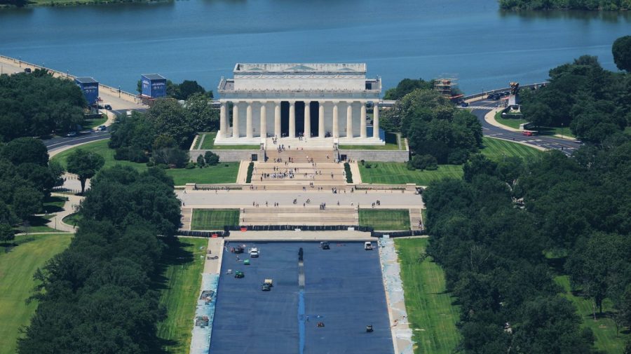 trump-administration-spending-$5m-to-restore,-gold-plate-lincoln-memorial-statues