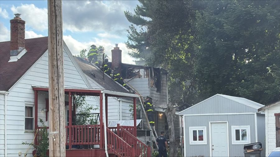 family-escapes-house-fire-in-youngstown