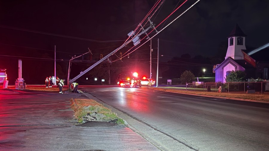 crash-knocks-down-2-poles-at-austintown-intersection