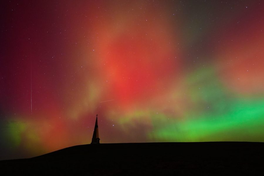 solar-flare-prompts-storm-warnings,-chance-at-seeing-the-northern-lights-this-week
