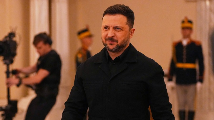 trump-drags-feet-on-drone-deal-with-ukraine,-mystifying-experts