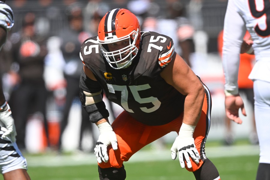 browns-veteran-lineman-officially-retires-from-the-nfl