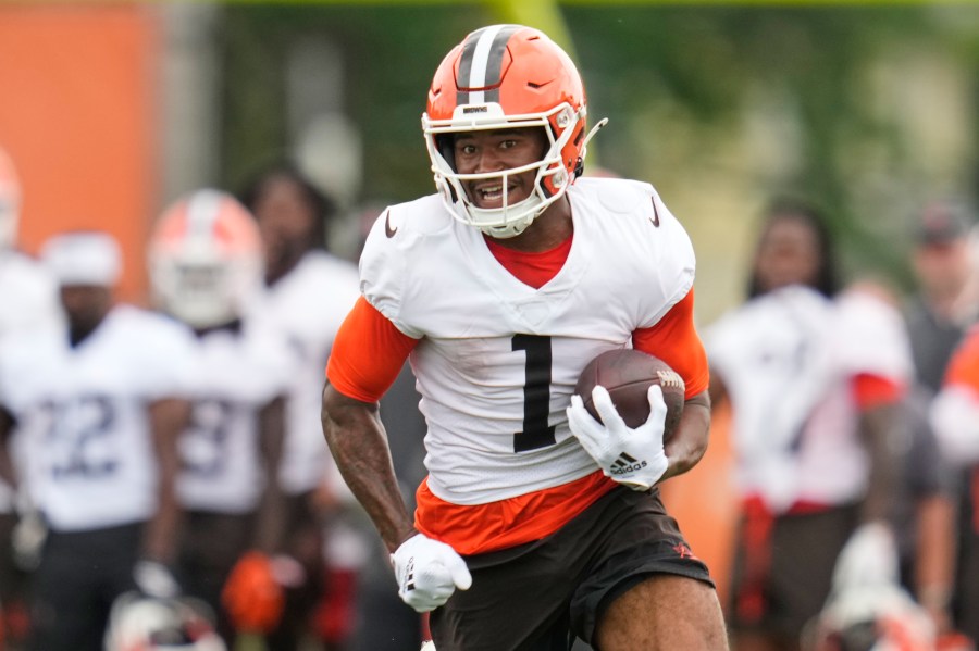 browns-sign-first-round-pick-to-rookie-contract