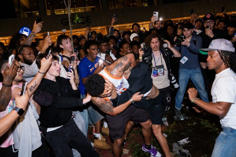 police-seek-men-who-attacked-spurs-fan-after-knicks-loss