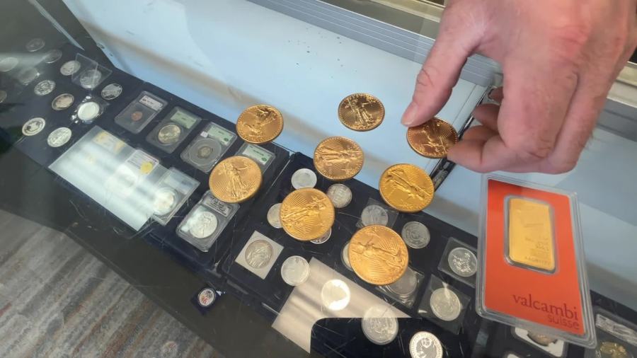 accused-scammer-gets-chocolate-coins,-not-$700,000-in-gold