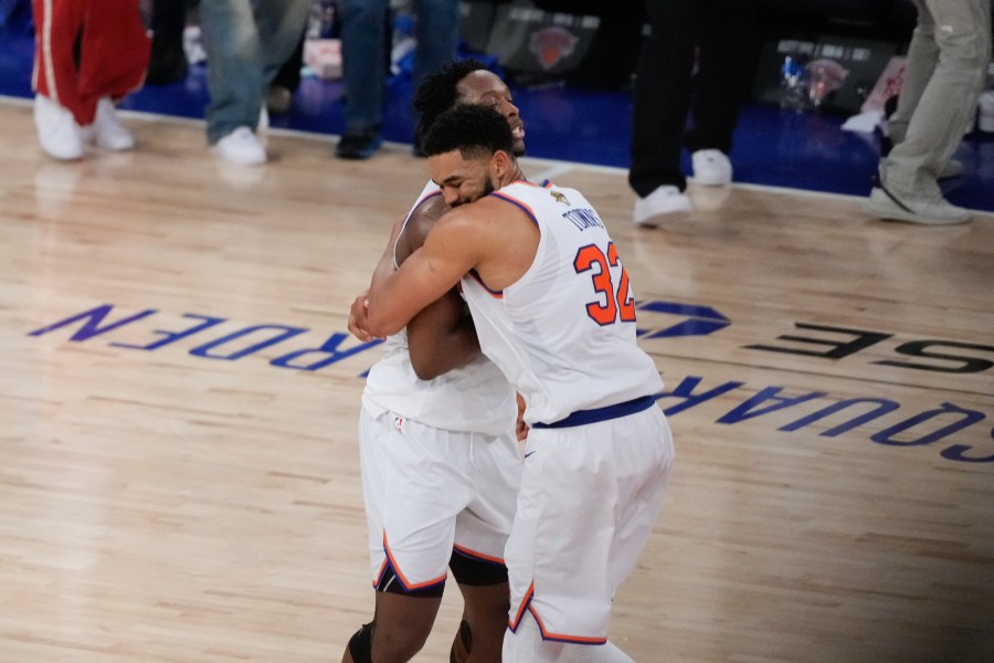 knicks-come-from-29-down-and-beat-the-spurs-107-106