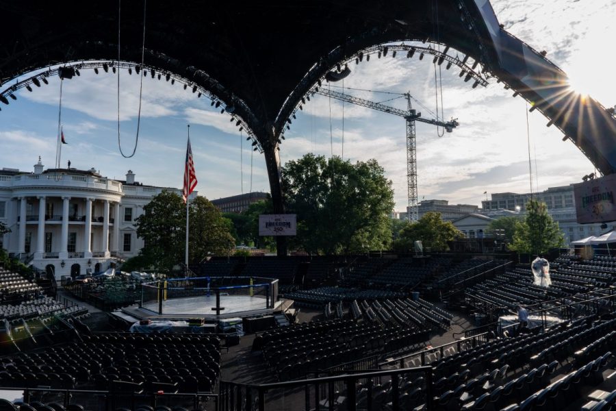 cage-match!-white-house-octagon-ready-for-trump’s-80th-birthday