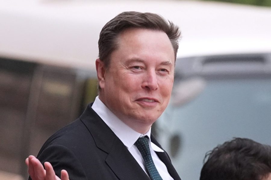 elon-musk-becomes-world’s-first-trillionaire:-what-that-means-in-real-terms
