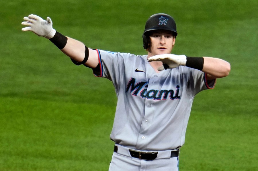 marlins-beat-the-pirates-8-3-for-their-7th-straight-victory