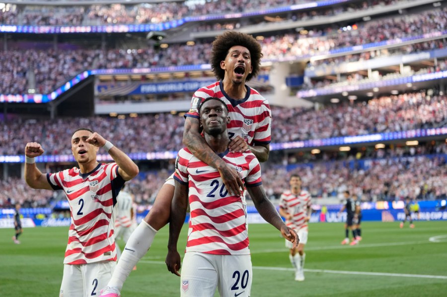 us-opens-its-home-world-cup-with-a-dynamic-4-1-victory