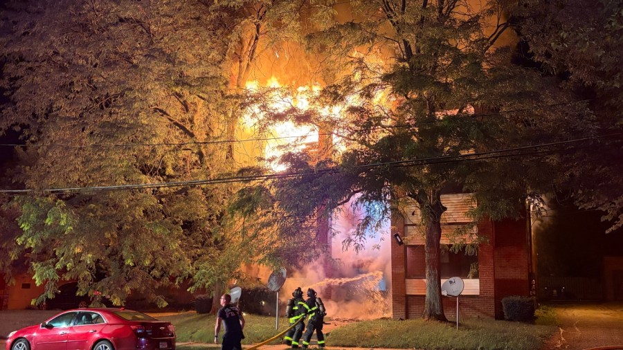 early-morning-fire-breaks-out-at-youngstown-apartment-complex
