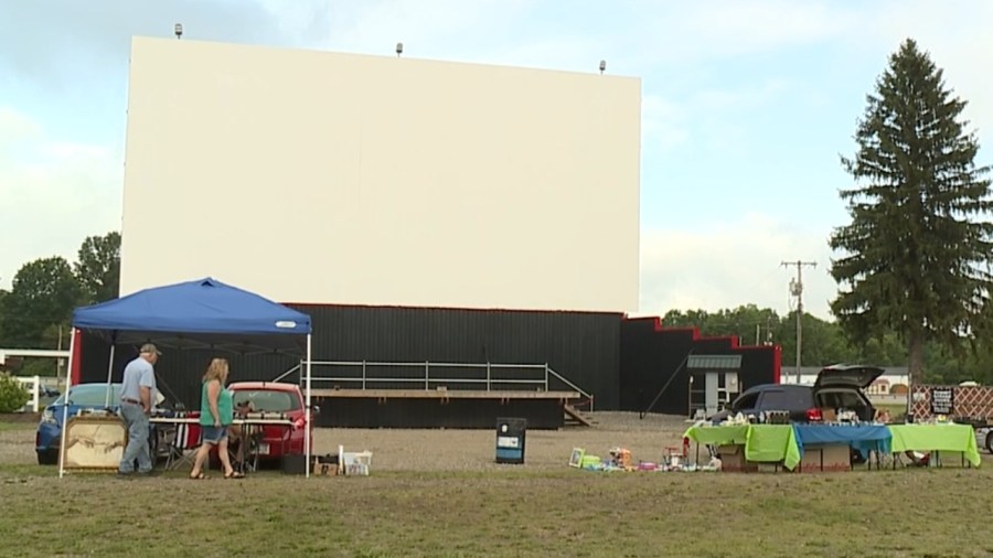 new-owners-continue-summer-plans-for-reynolds-drive-in-theater